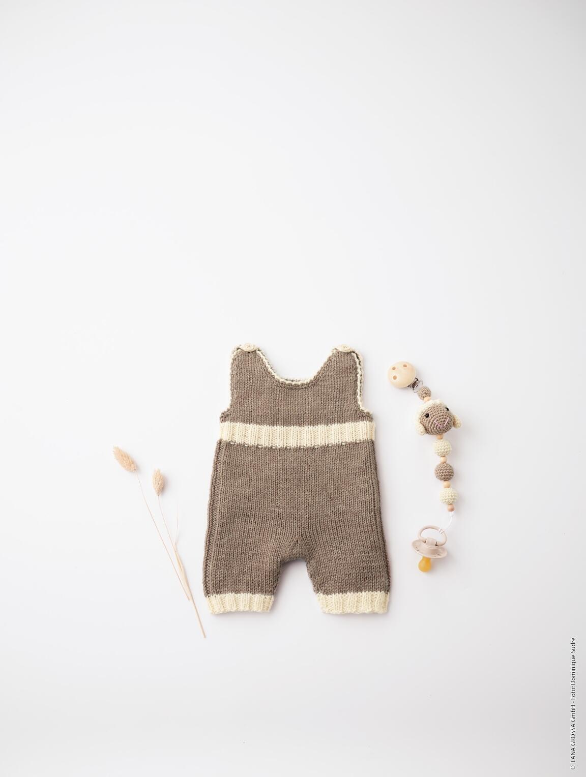 Filati Infanti 17 - Zauberhafte Babymode Modellbeispiel Spieler und Schnullerkette