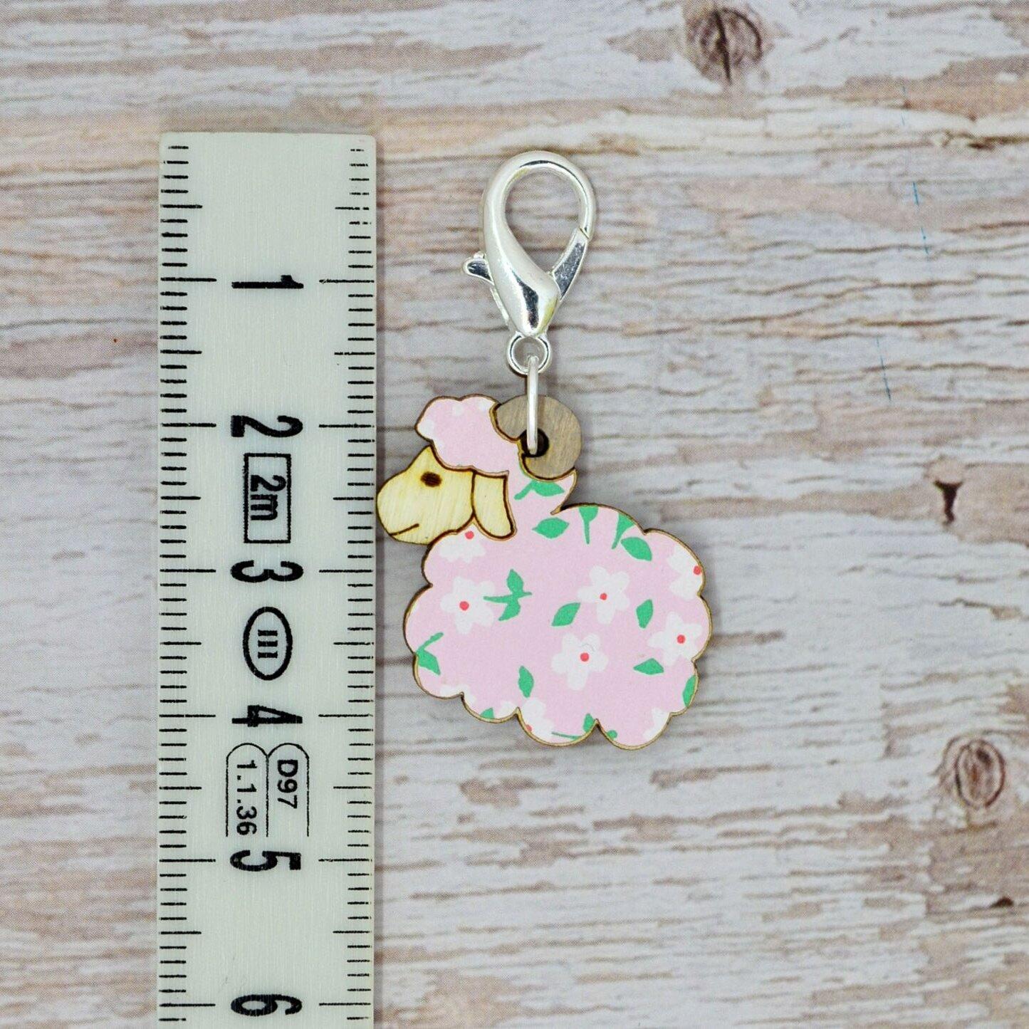 Handgefertigte Maschenmarkierer aus Holz - Böckchen Rosa