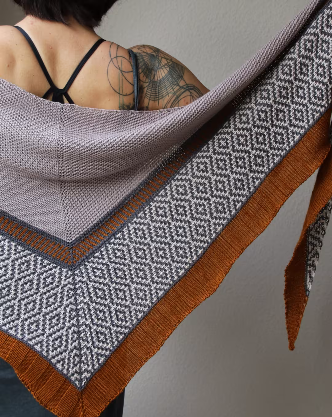 Rosy Green Wool Anleitung - Tuch Zimtstern von Melanie Berg