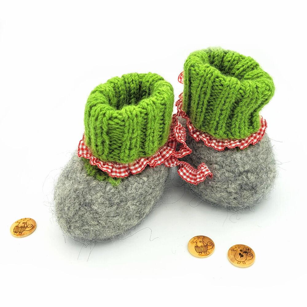 Warme, gefilzte Babyschuhe f&uuml;r Neugeborene