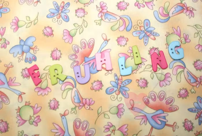 Buchstabenhits für Kids 18mm - 2-Loch Knopf H Beispielbild Frühling