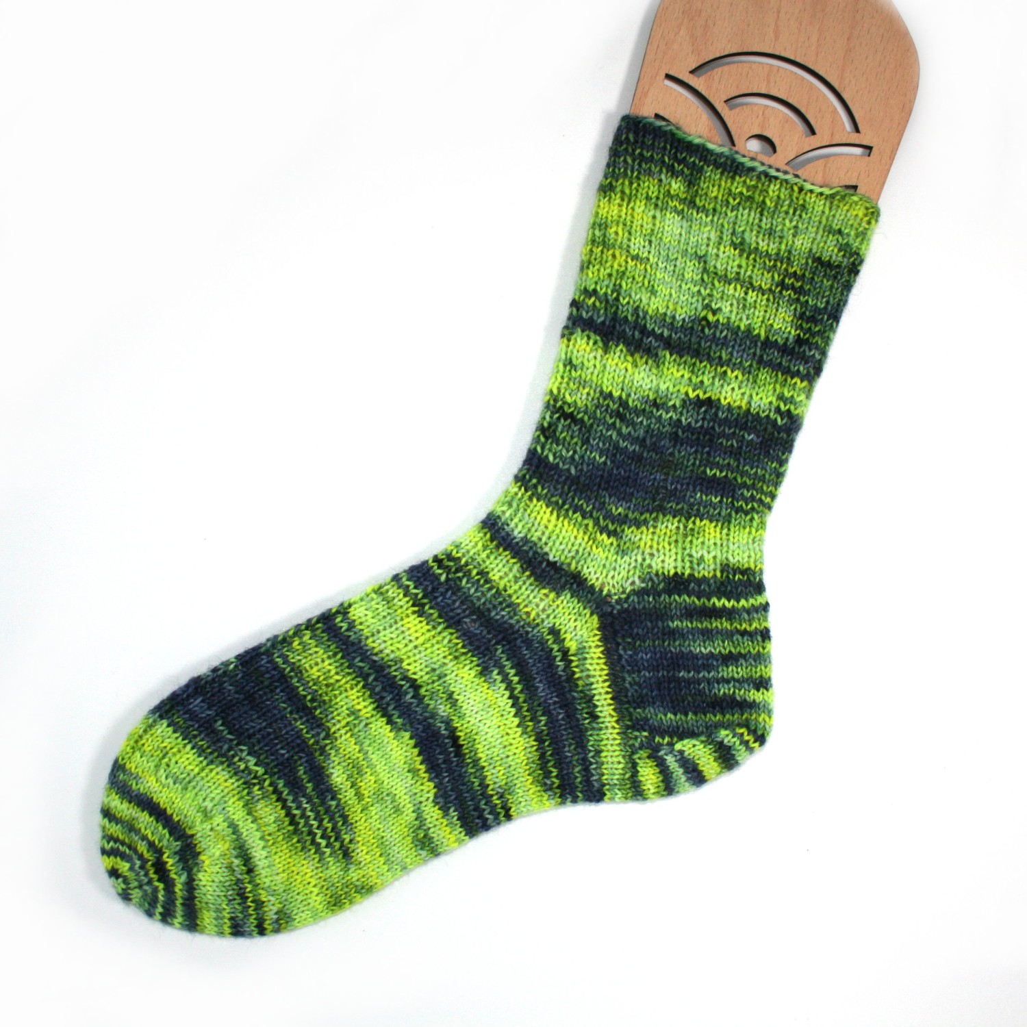 FuF  "Knallbonbons " handgefärbte Sockenwolle 100g Musterbeispiel Socke in Knallbonbon grün