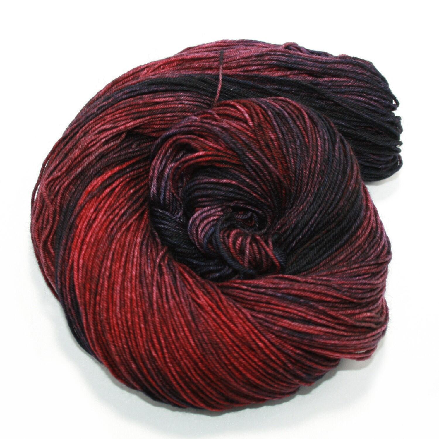 FuF Handgefärbte Merino Sockenwolle 4-fach- Sockengarn 100g Farbe: Gothik Rose