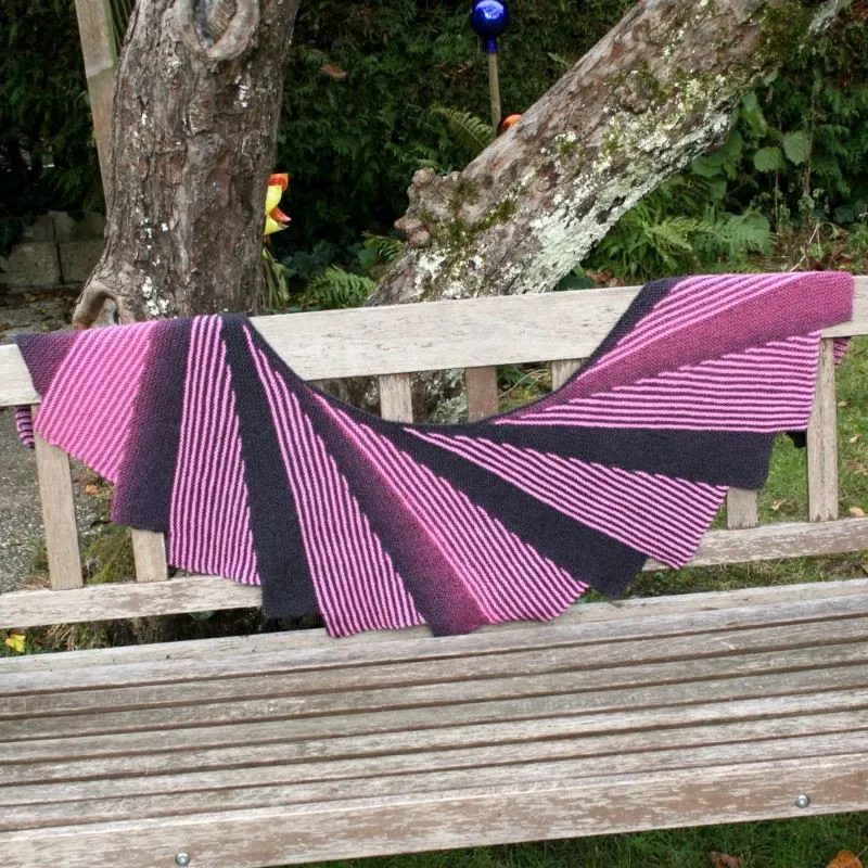 Strickanleitung Tuch K&uuml;stenlinie -ein w&auml;rmender Zackenschal
