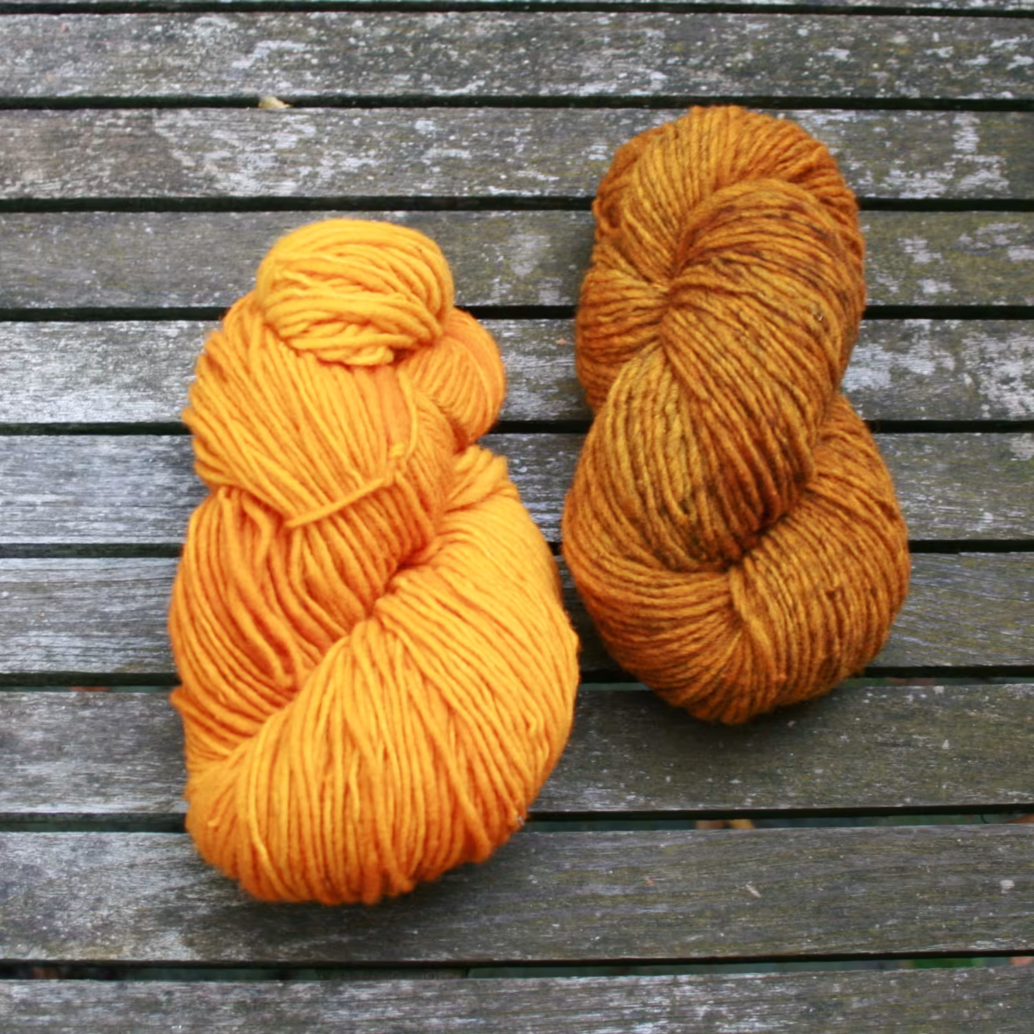 Lieblingsschaf Merino Single in leuchtenden Farben handgefärbt Sonnenblume und Curry meliert