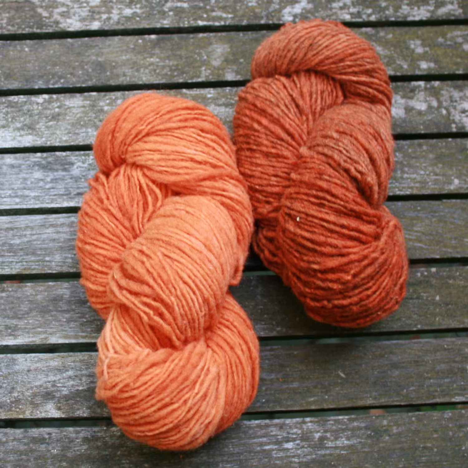 Lieblingsschaf Merino Single in leuchtenden Farben handgefärbt Karamell und Karamell meliert