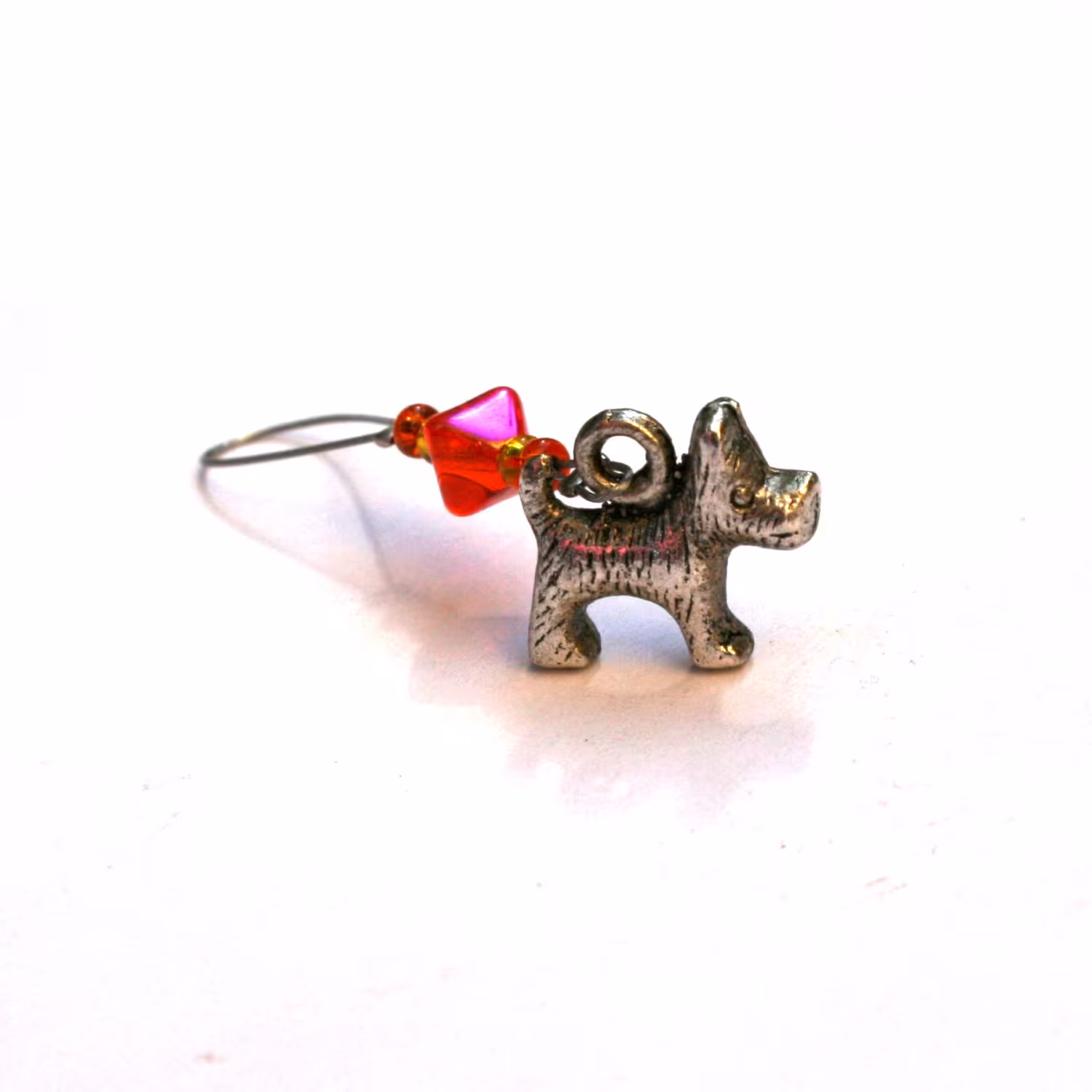 Handgefertigte Maschenmarkierer Terrier rot