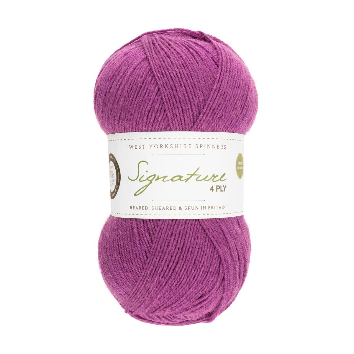 West Yorkshire Spinners Signature 4ply Unis 100g Farbe: 735 Blackcurrant Bomb
