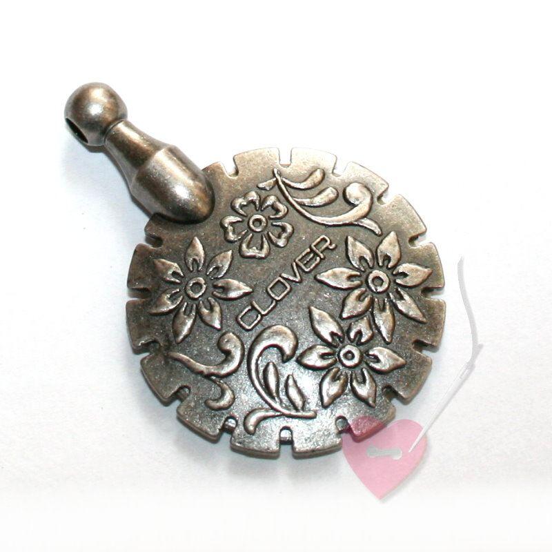 Clover Fadenschneider als Anhänger zum Umhängen Farbe: Antik Silber