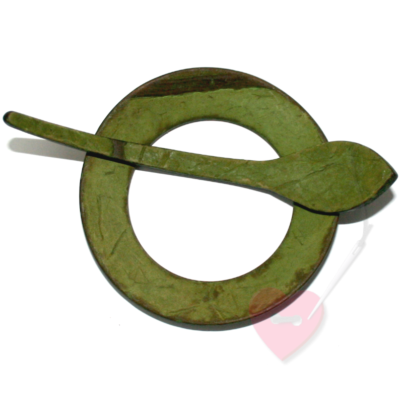 Runde Schalschließe aus Kokos in der Farbe lindgrün