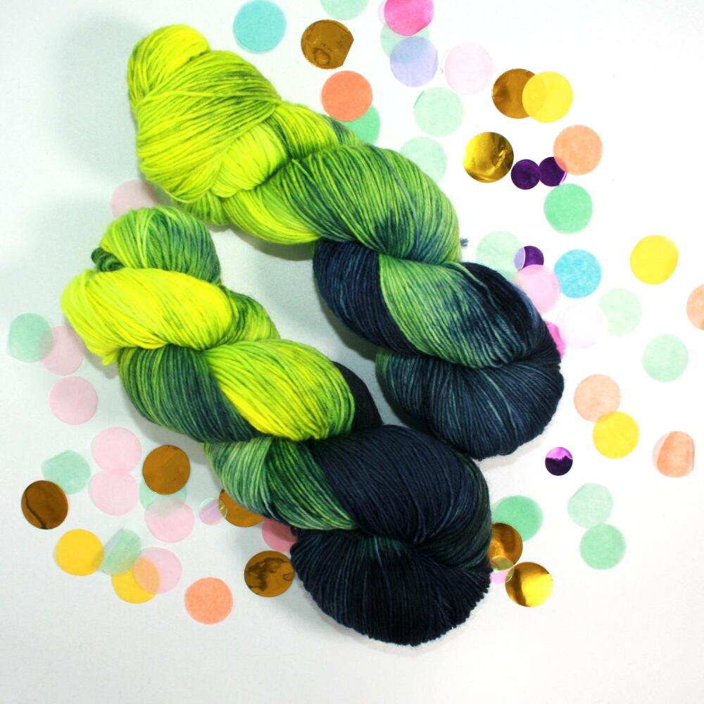 FuF Handdyed-Edition handgefärbte Sockenwolle 100g Farbe: Knallbonbon grün
