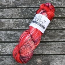 Drachenwolle Merino 260 handgefärbt Farbe: Koralle gesprenkelt