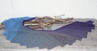Strickanleitung Tuch Küstenlinie -ein wärmender Zackenschal Strickbeispiel aus Lady Dees Traumgarn Galaxie