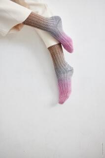 Lana Grossa hand-dyed 05/22 Sockenmodell aus Meilenweit Merino 50 hand-dyed