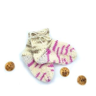 Handgestrickte Babysocken für Neugeborene in Pastelltönen