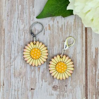 Handgefertigter Maschenmarkierer aus Holz - Gänseblümchen