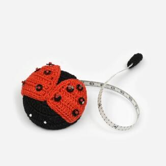 Eingehäkeltes Rollmaßband Ladybug 150cm lang