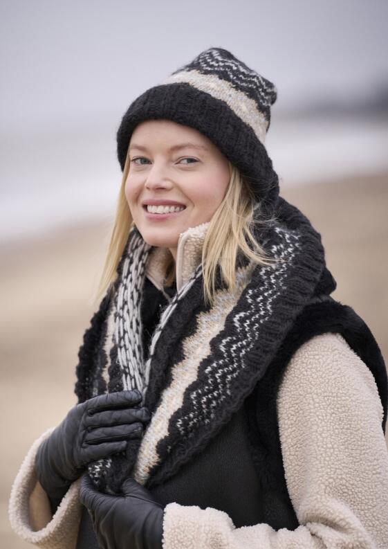 Mode at Rowan Anleitung Coast Hat & Snood Modellbeispiel