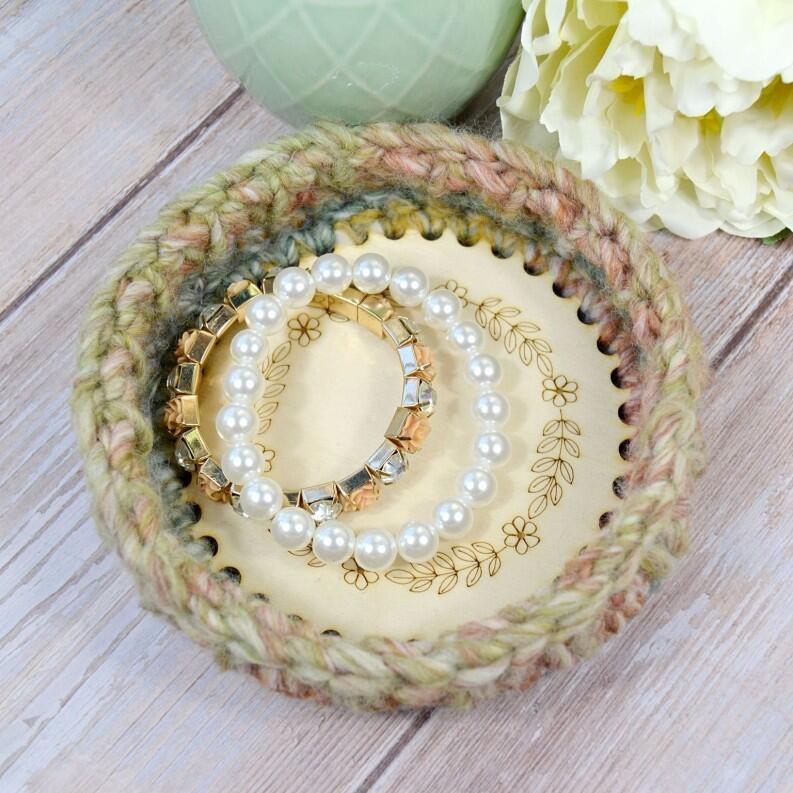 Bodenplatte aus Holz 12cm - Blumenkranz Musterbeispiel