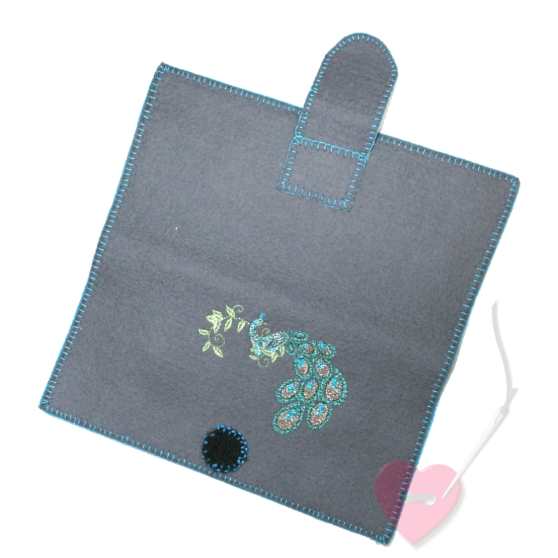 Leichter Geldbeutel aus Wollfilz mit glitzernder Pfauenstickerei Außenansicht