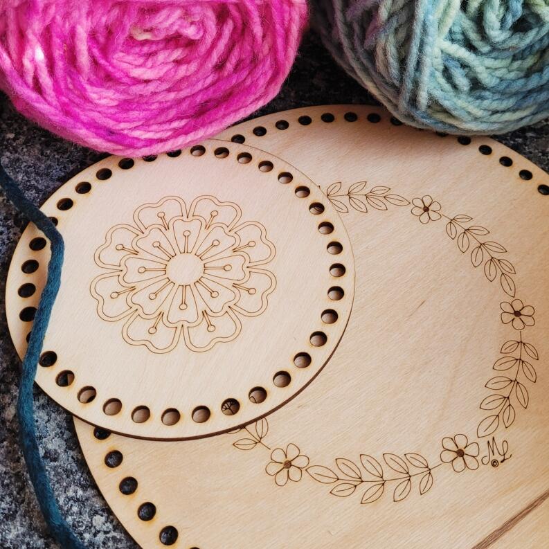 Bodenplatte aus Holz - Blumenkranz Beispielbild