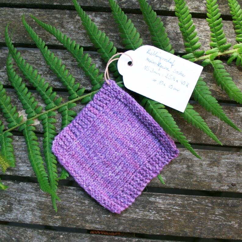 Lieblingsschaf - MerinoAlpaka handgefärbt 100g Maschenprobe gestrickt in Heidekraut