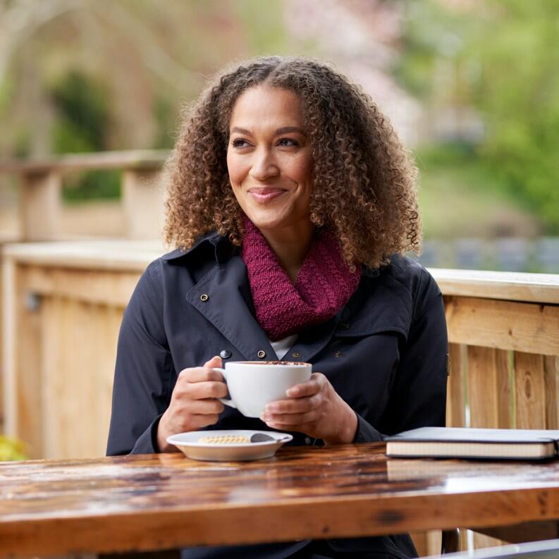 WYS Riverside Collection Pattern Book von Sarah Hatton Cowl Harlington