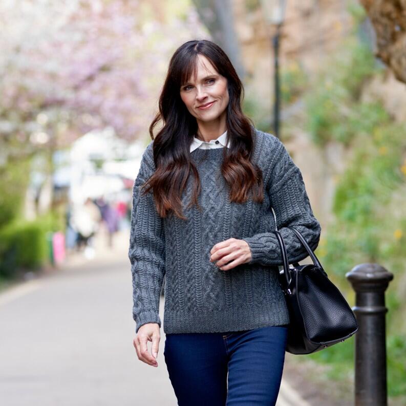 WYS Riverside Collection Pattern Book von Sarah Hatton Jumper Ilkley