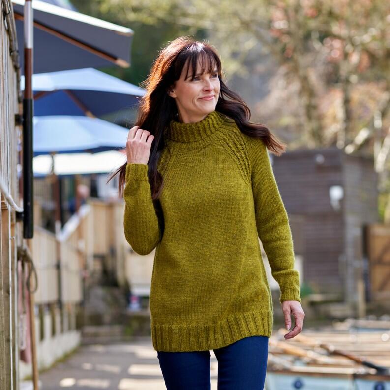 WYS Riverside Collection Pattern Book von Sarah Hatton Jumper Lothersdale