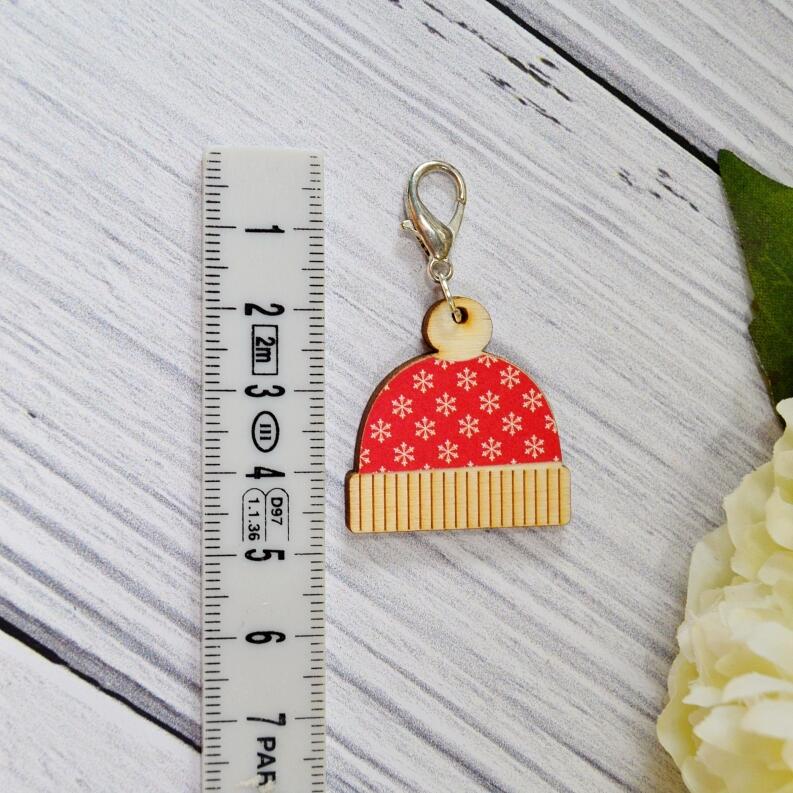 Handgefertigter Maschenmarkierer aus Holz - Wollmütze