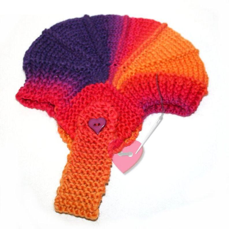 Baby-Mütze aus reiner Merinowolle mit Filz-Blüte ab ca. 12 Monate rechte Seite