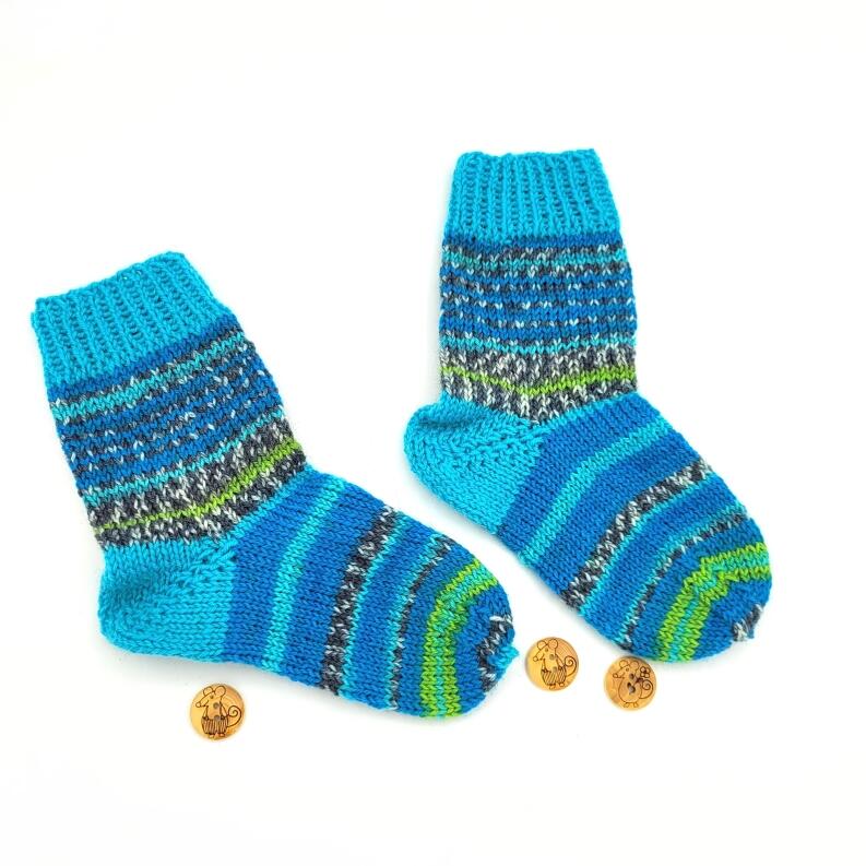 Handgestrickte Kindersocken Türkis Gr. 22/23