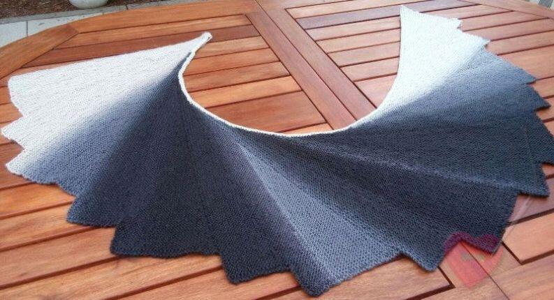 Strickanleitung Tuch Küstenlinie Variante 1 Küstennebel Musterbeispiel Schoppel Wolle Gradient