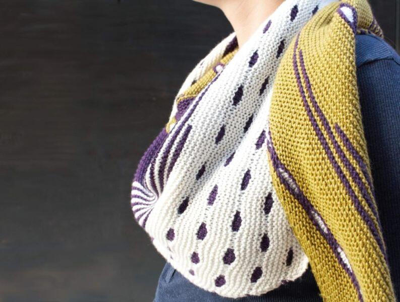 Rosy Green Wool Anleitung - Tuch Color Spotting Musterbeispiel in Moos, Brombeere und Edelweiß